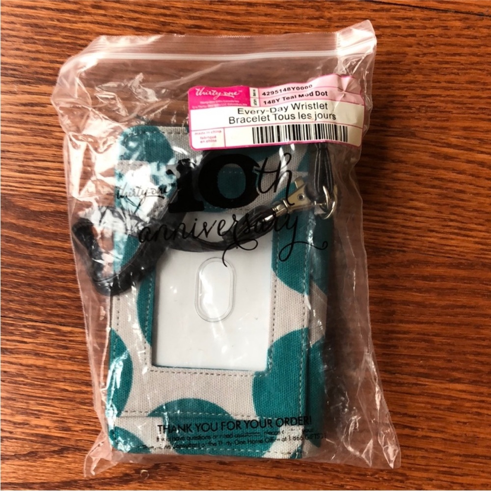 Thirty-One Every-Day Wristlet in Teal Mod Dot - Picture 2 of 5